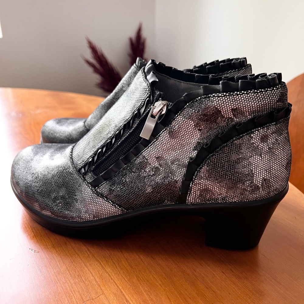 ALEGRIA Han-747 Leather Ankle Boots Womans sz 8/39 Blk Gray Textured Floral